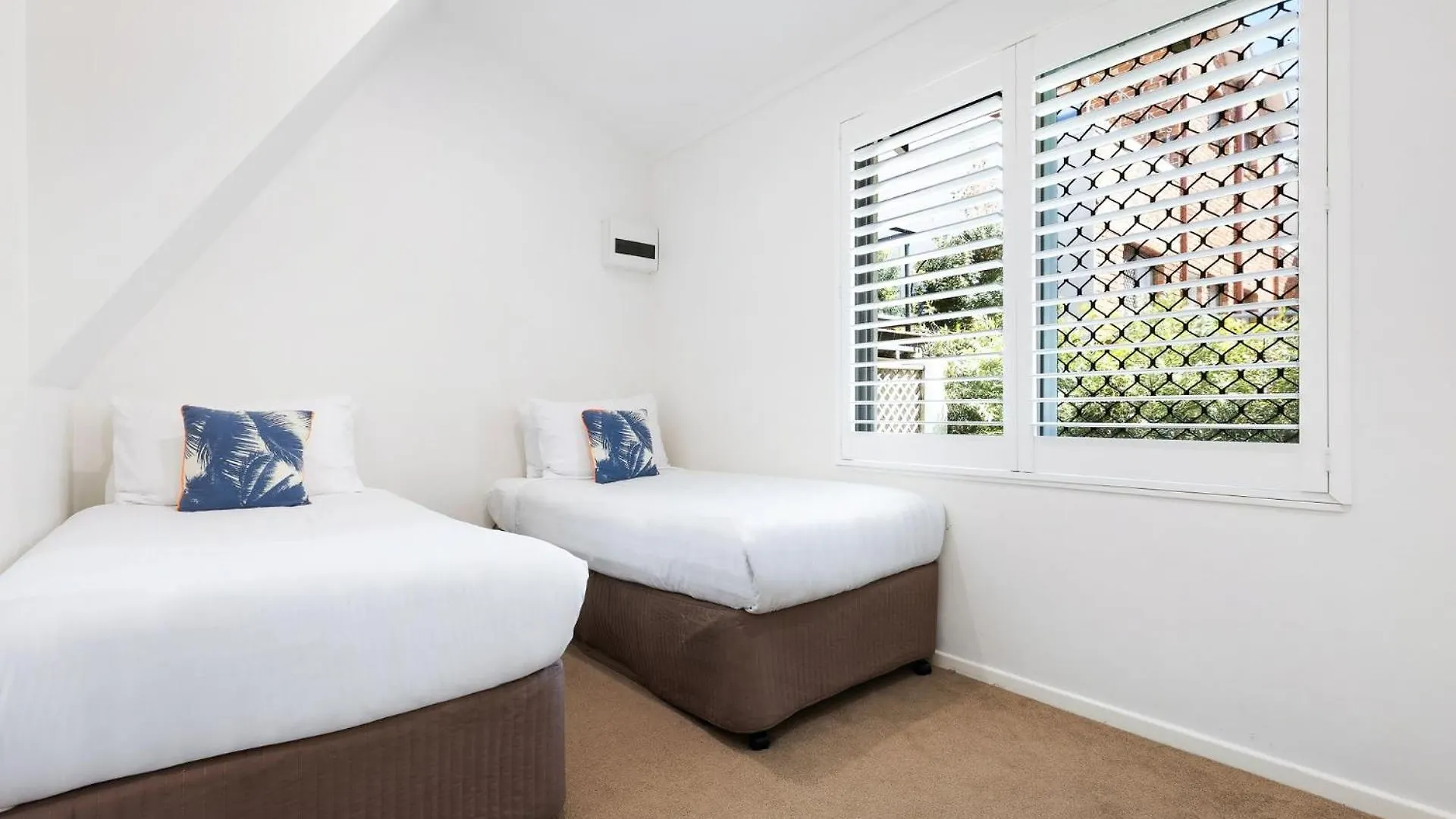 Byron Bay Beachfront Holiday Apartments Courtyard 1
