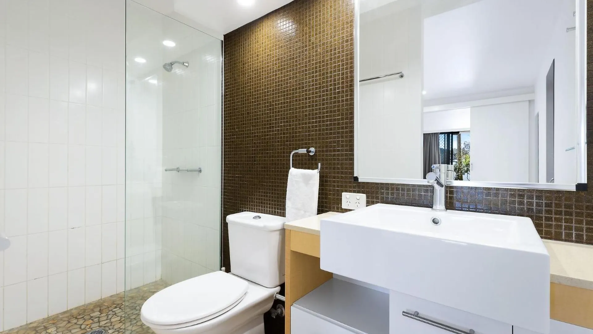 Byron Bay Beachfront Holiday Apartments Courtyard 1