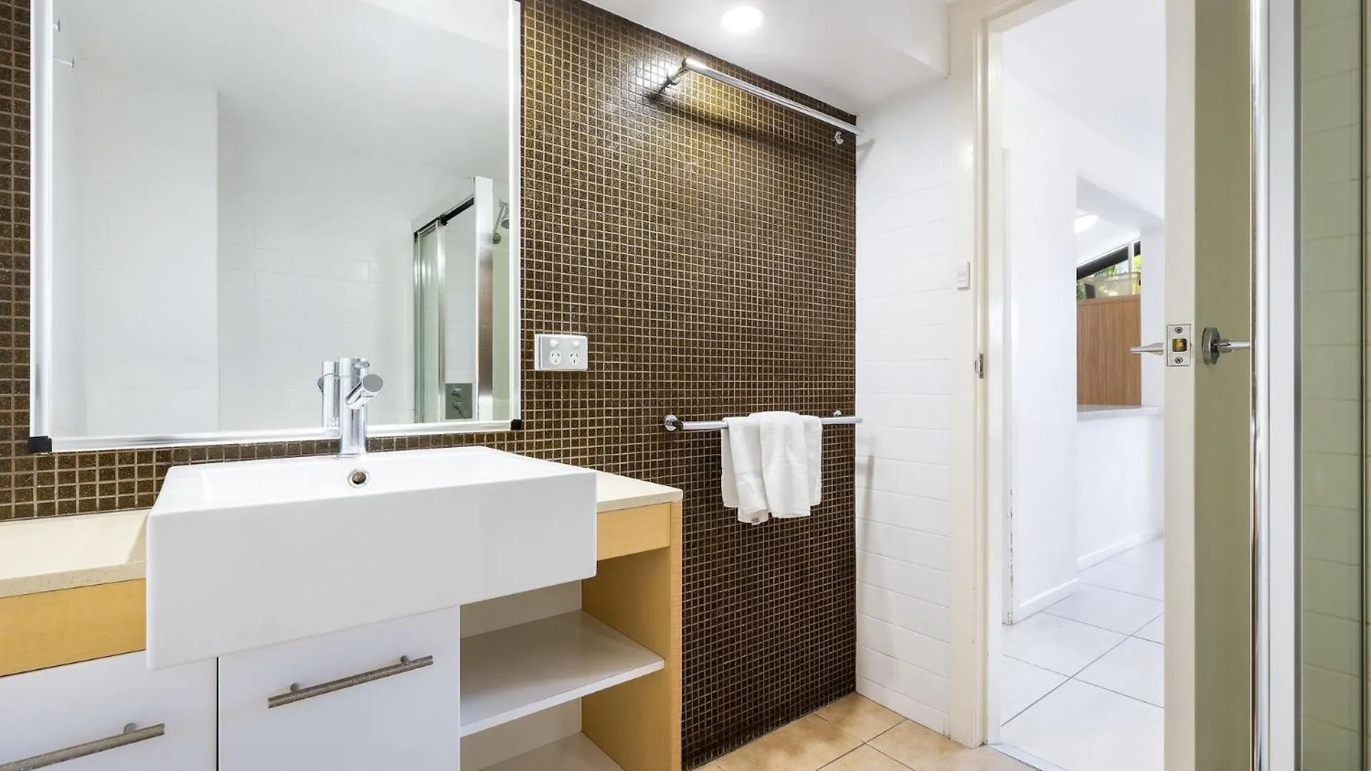 Byron Bay Beachfront Holiday Apartments Courtyard 1