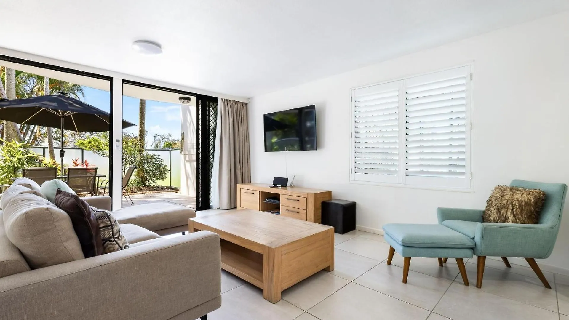 Byron Bay Beachfront Holiday Apartments Courtyard 1