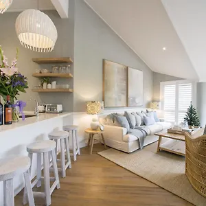 Villa Unit 6 84 Lawson Street, - Ohana, Byron Bay
